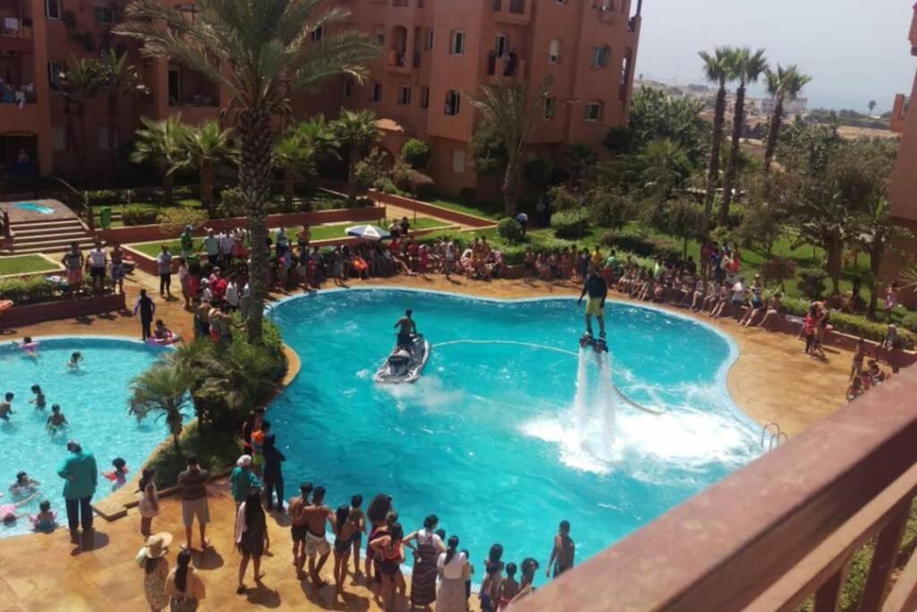 Superbe appartement en résidence privée devant la mer avec piscine Bouznika Exterior foto
