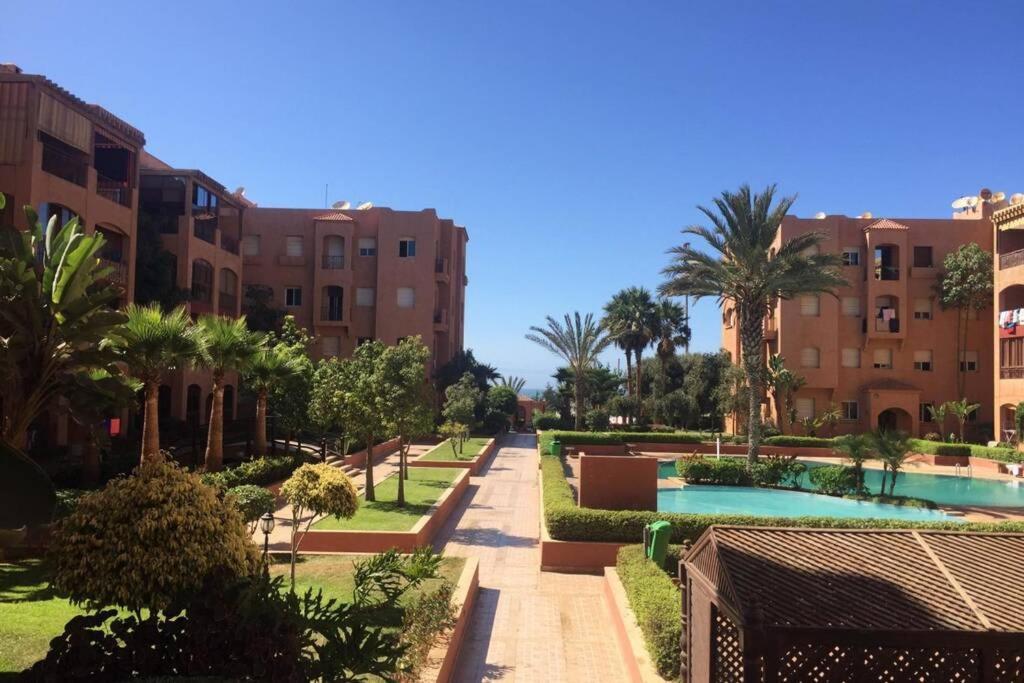 Superbe appartement en résidence privée devant la mer avec piscine Bouznika Exterior foto